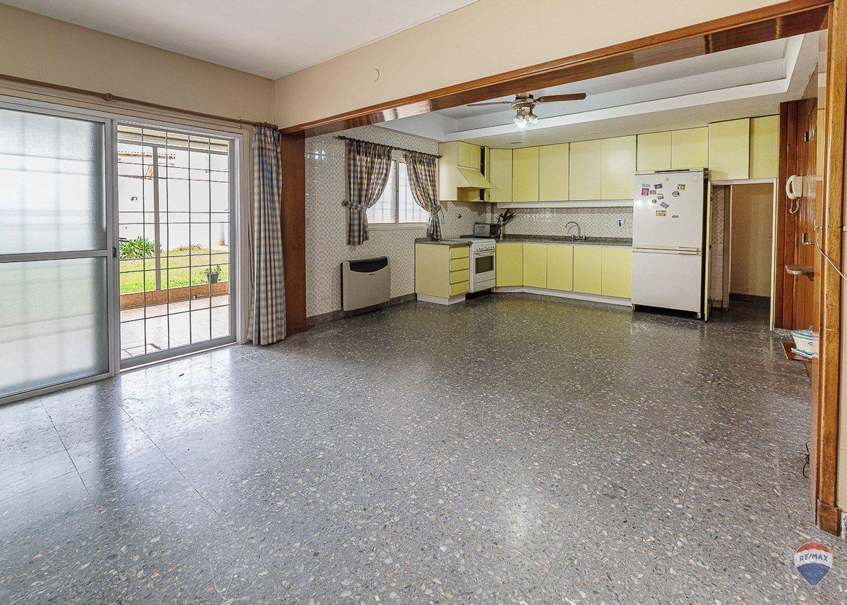 Foto de VENTA CASA 5 AMBIENTES CASTELAR TERRAZA JARDIN, imagen 1