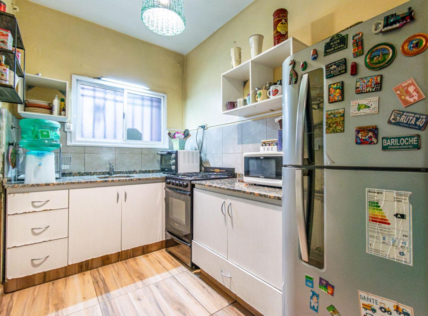 Foto de VENTA CASA 4 AMB -COCH P/2AUTOS PTIO TZA ITUZAINGÓ, imagen 2