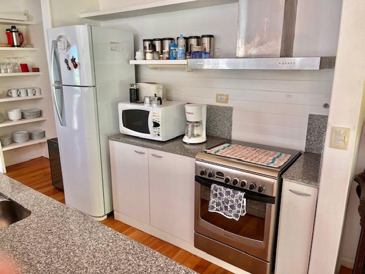 Foto de CASA 5 AMB VENTA EN ISLA DEL ESTE.QUINCHO AMARRA, imagen 4