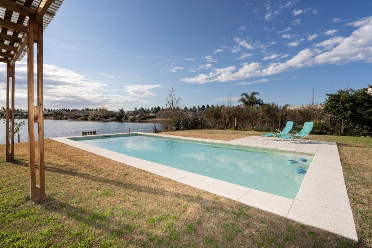 Foto de CASA AL LAGO EN VENTA AREA 5 SAN MATIAS ESCOBAR, imagen 1