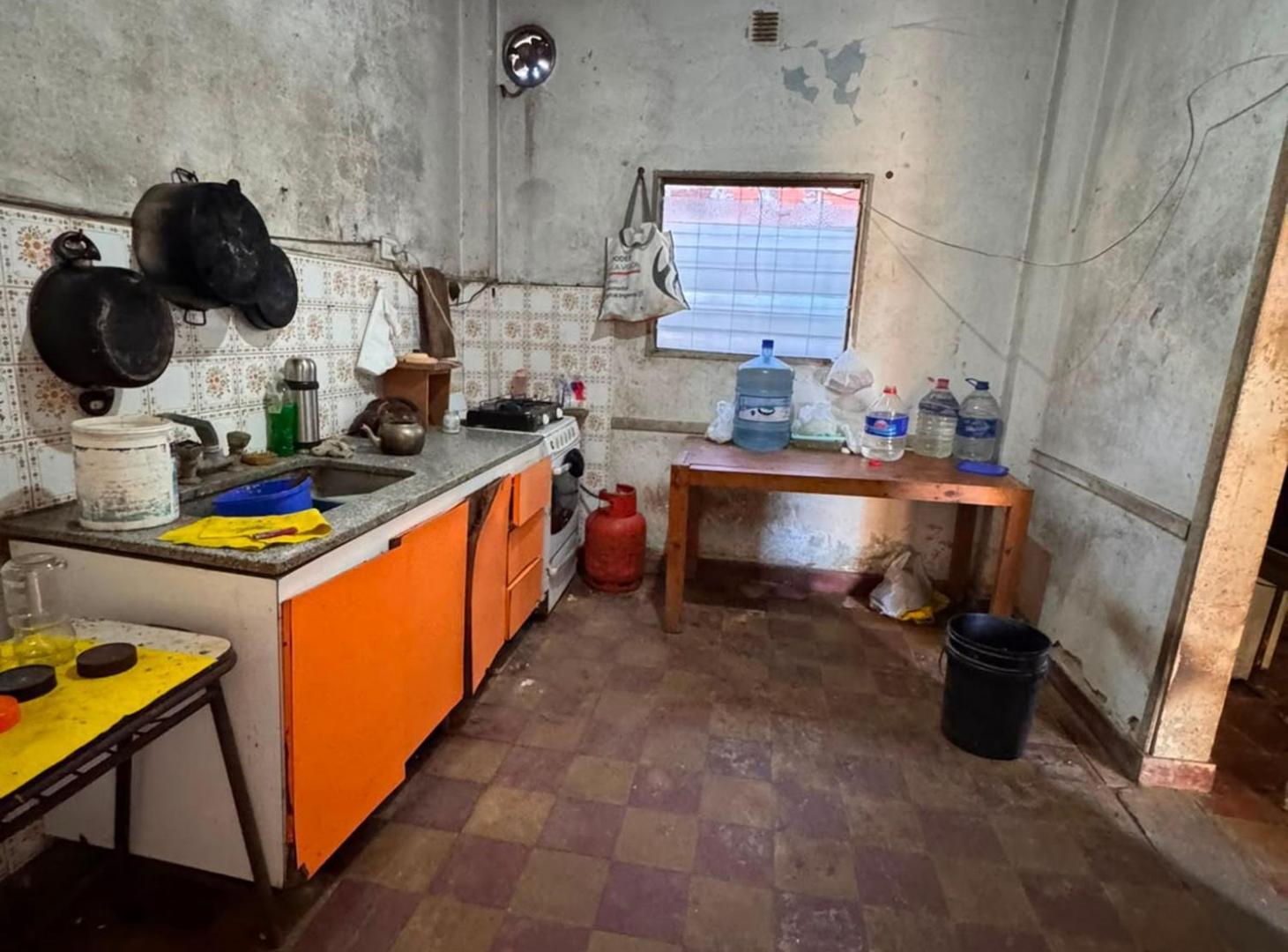 Foto de Casa 3 amb en venta a reciclar en Ituzaingó., imagen 2