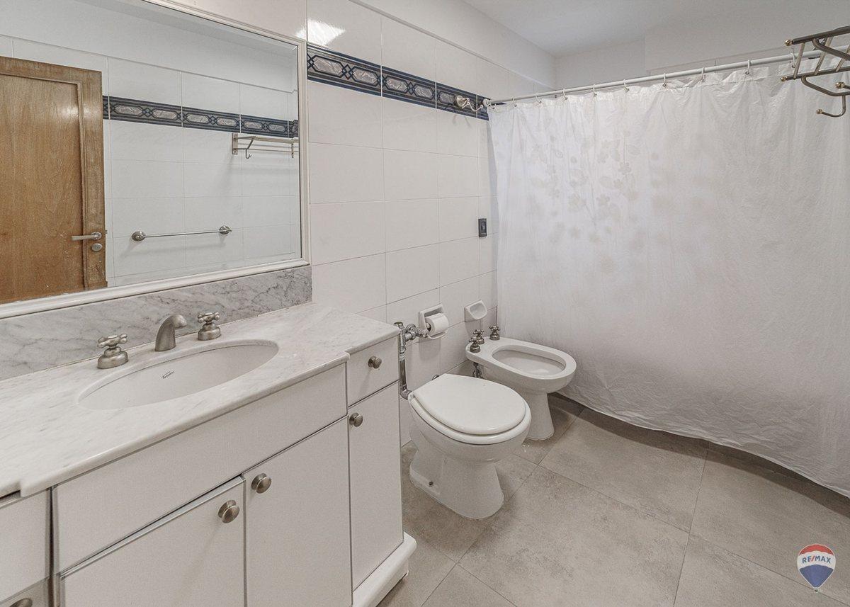 Foto de VENTA SEMIPISO BELGRANO 4 AMB DEPENDENCIA COCHERA, imagen 3