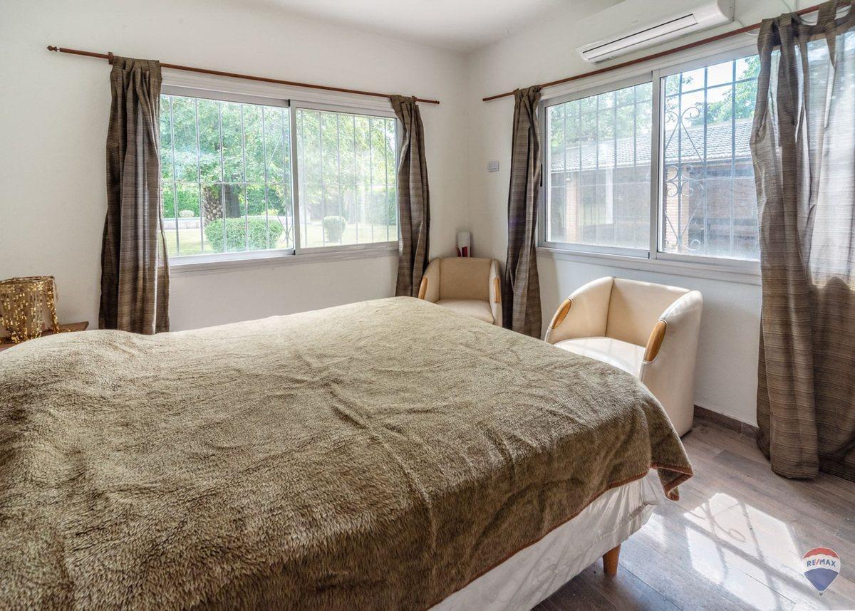 Foto de CASA EN VENTA SOBRE GRAN LOTE - LA LONJA - PILAR, imagen 3