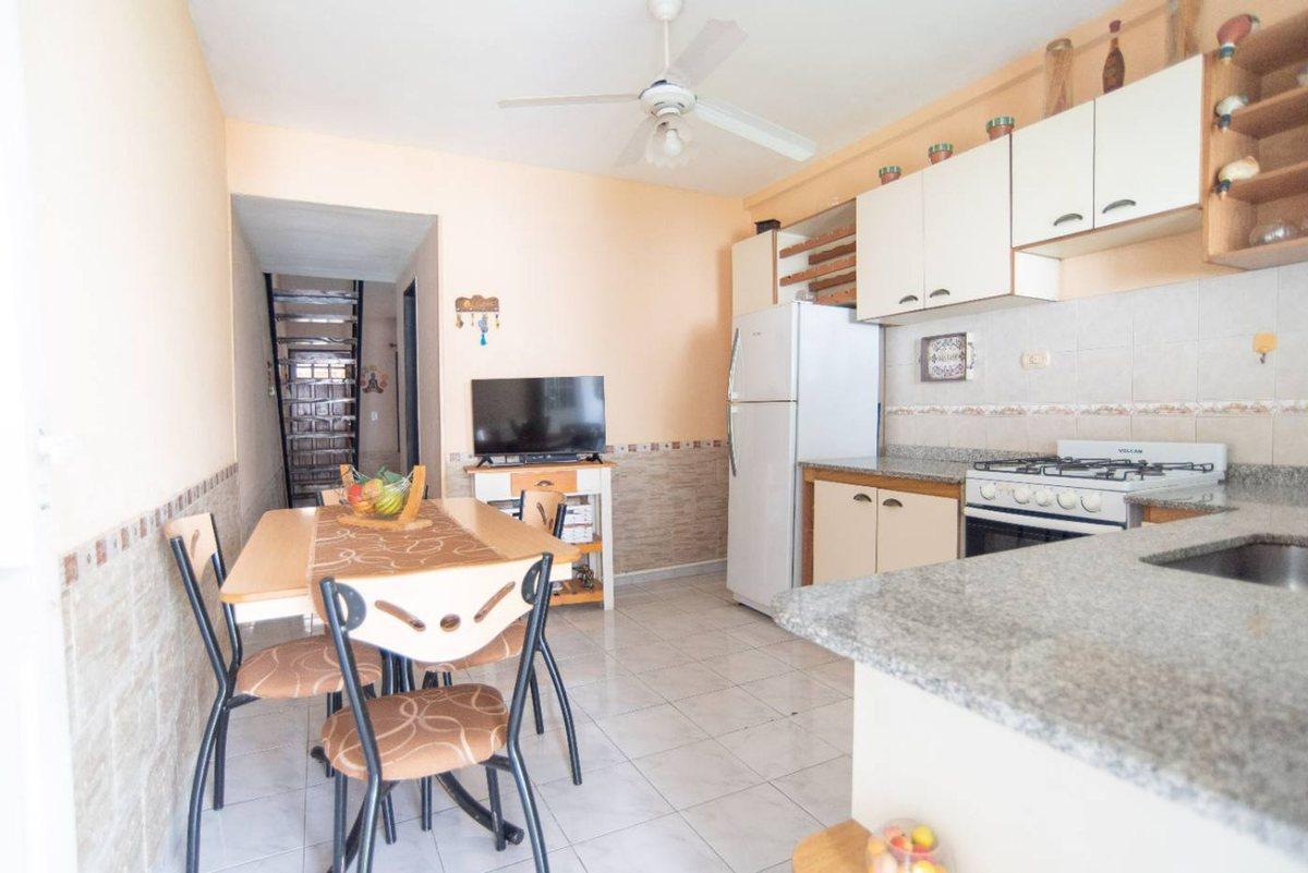 Foto de TRIPLEX 3 AMB. CON PATIO Y COCHERA EN CASTELAR, imagen 1