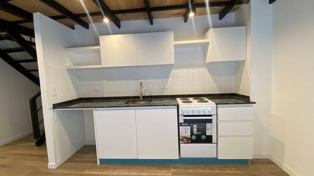 Foto de Departamento duplex en venta en La Boca con patio, imagen 4