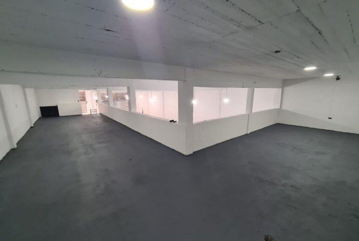 Foto de Local/galpon con entrepiso, patio y baño San Justo, imagen 5