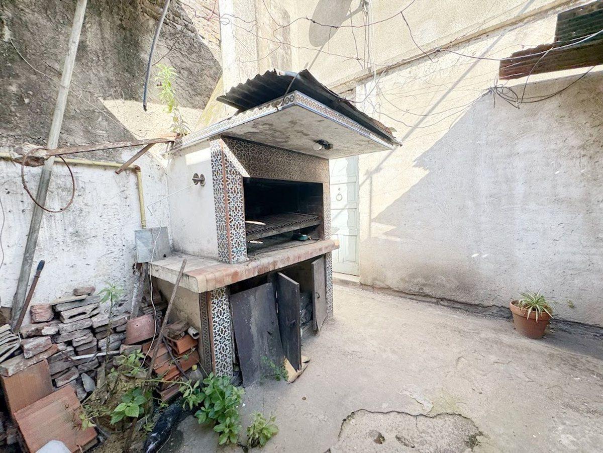 Foto de VENTA CASA MULTIFAMILIAR A REFACCIONAR LA TABLADA, imagen 2