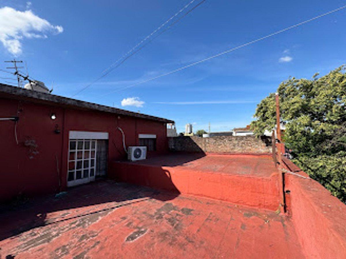 Foto de VENTA CASA MULTIFAMILIAR A REFACCIONAR LA TABLADA, imagen 1