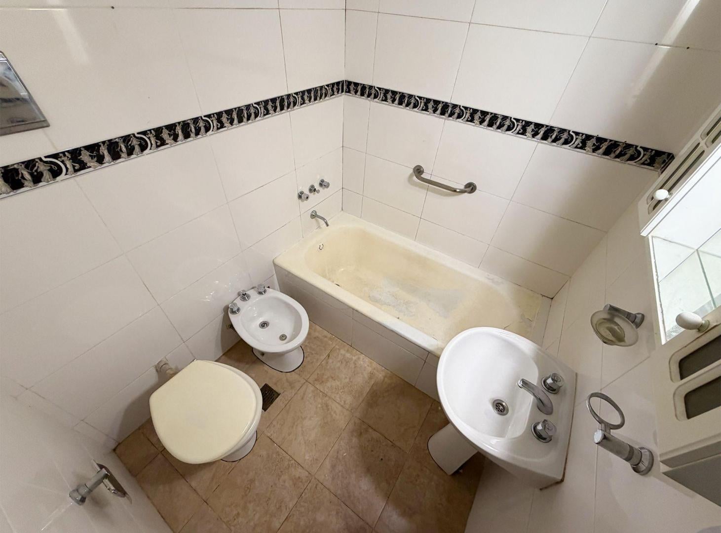 Foto de DEPARTAMENTO 2 AMBIENTES A LA VENTA, FLORES, imagen 1