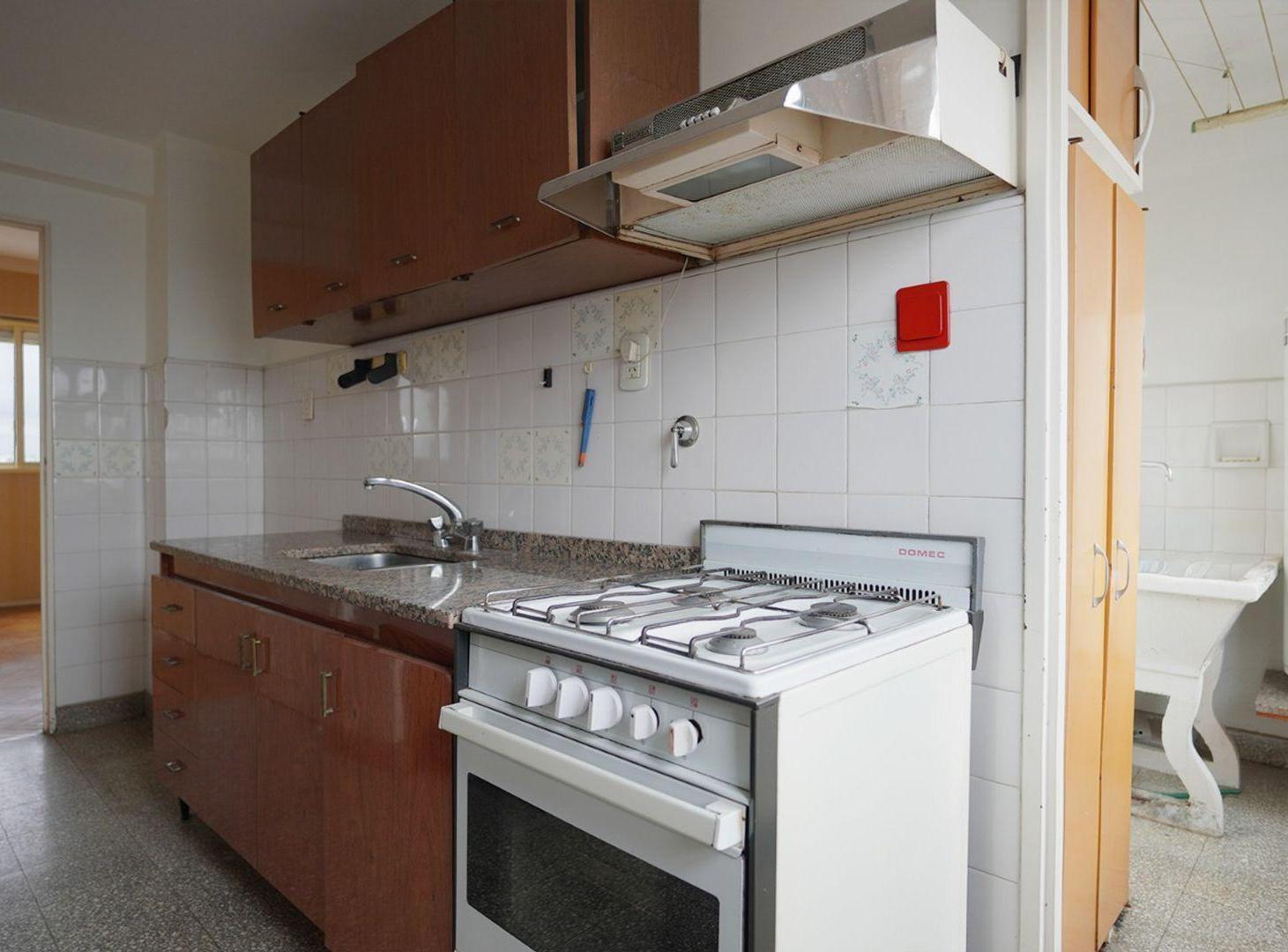 Foto de VENTA DEPTO. 4 AMBIENTES CON COCHERA, MONTE CASTRO, imagen 3