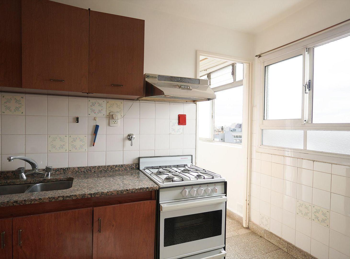 Foto de VENTA DEPTO. 4 AMBIENTES CON COCHERA, MONTE CASTRO, imagen 5