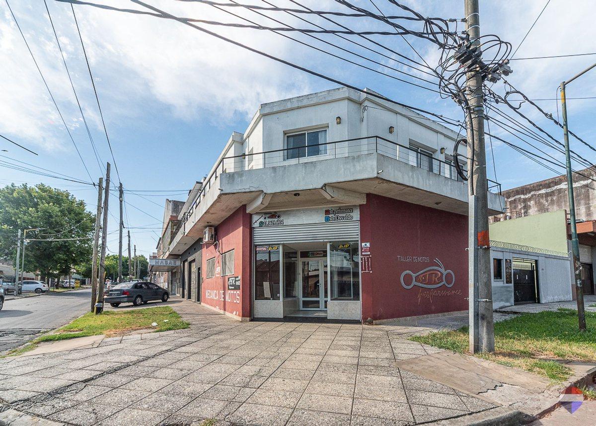 Foto de Alquiler Local comercial en esquina en J L suarez, imagen 4