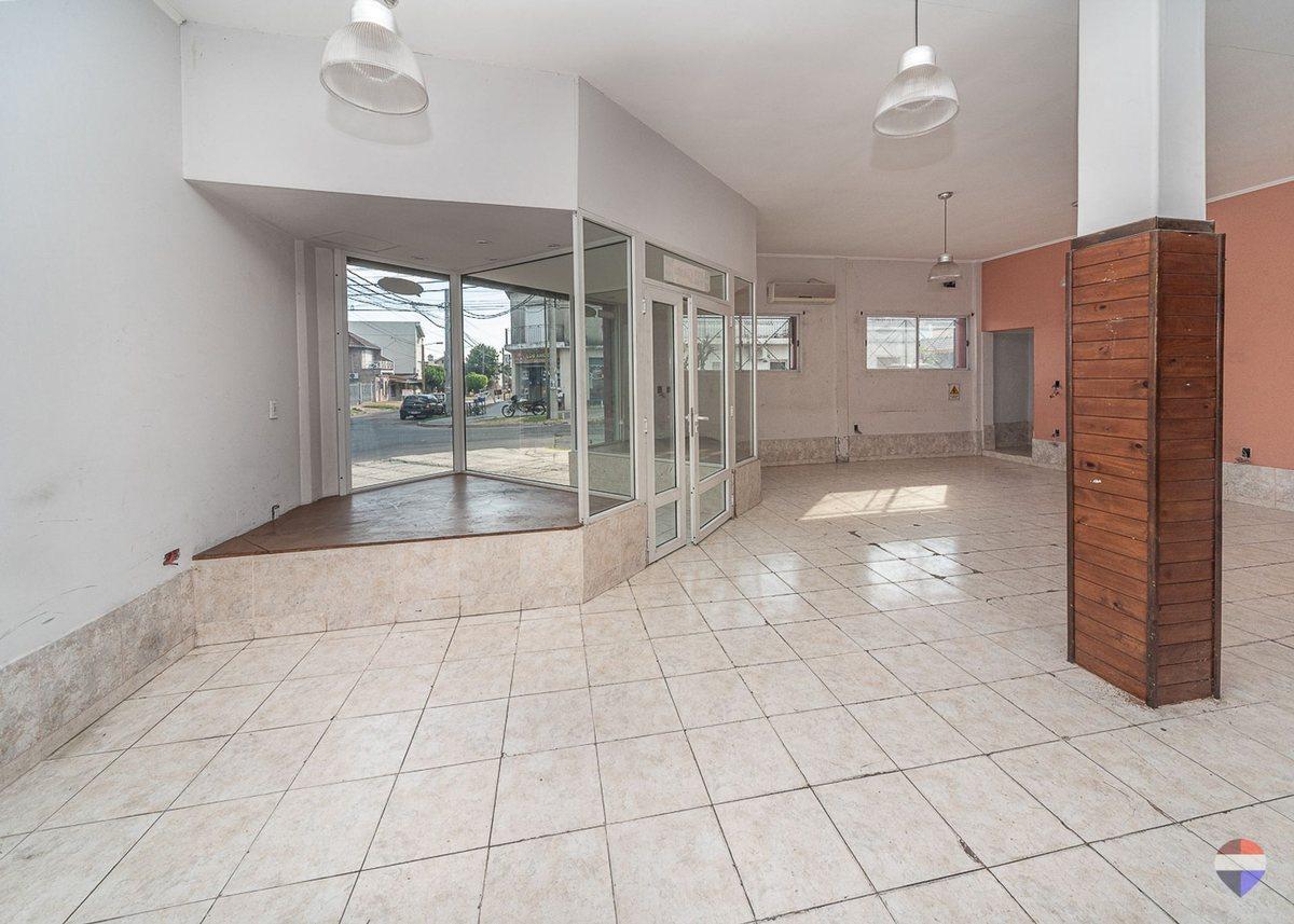 Foto de Alquiler Local comercial en esquina en J L suarez, imagen 2