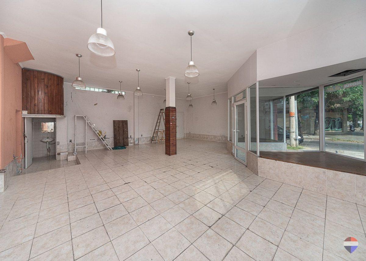 Foto de Alquiler Local comercial en esquina en J L suarez, imagen 3