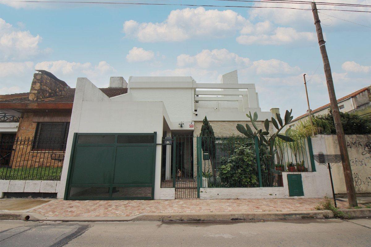 Foto de CASA 4 AMBIENTES EN VILLA SARMIENTO CON PILETA, imagen 2