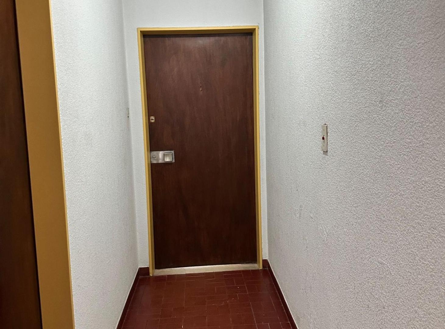 Foto de VENTA DUPLEX 3 AMB TERRAZA BELGRANO A REFACCIONAR, imagen 2