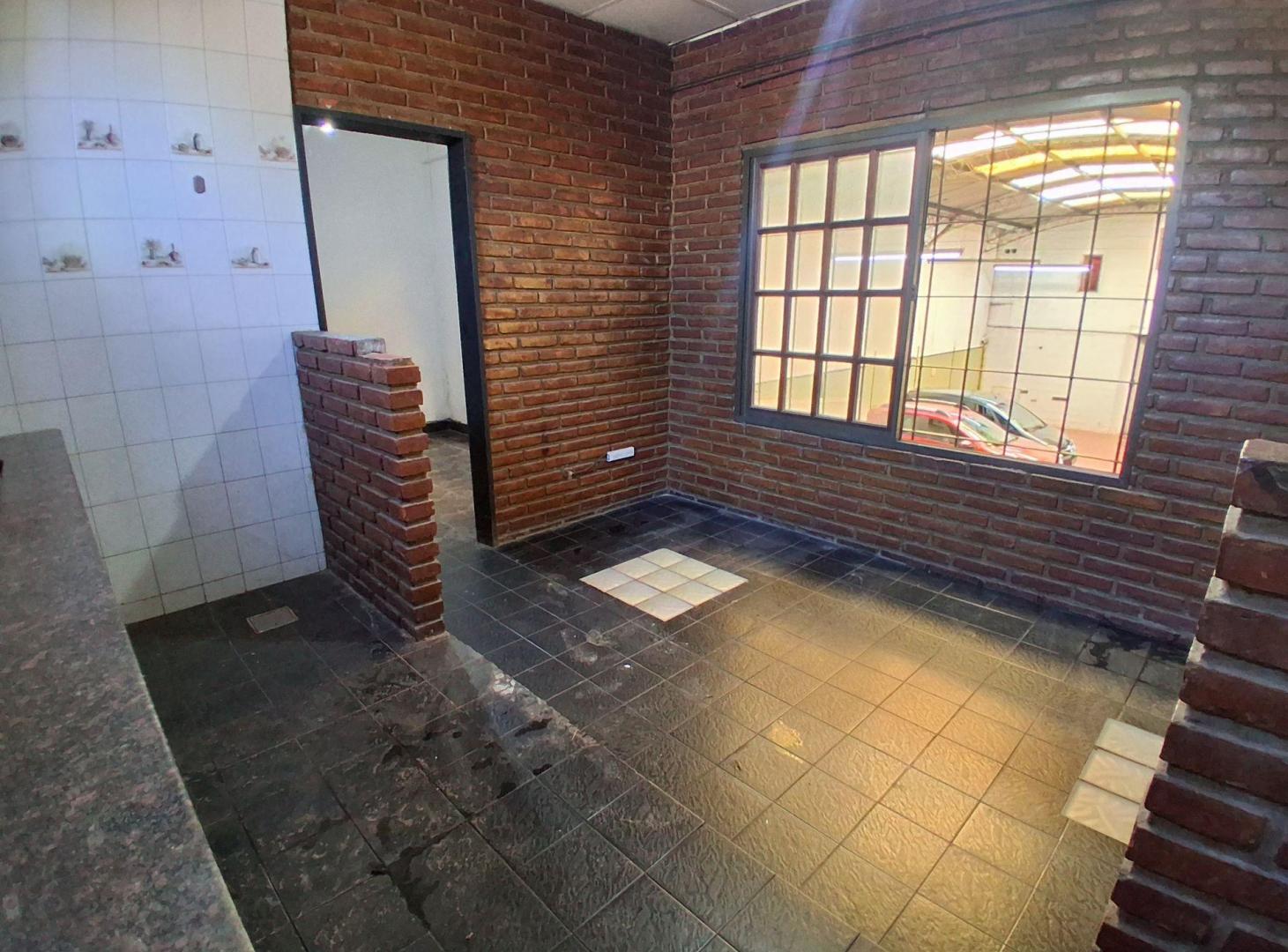 Foto de VENTA DEPTOS. LOCAL Y COCHERAS EN BLOCK AVELLANEDA, imagen 5