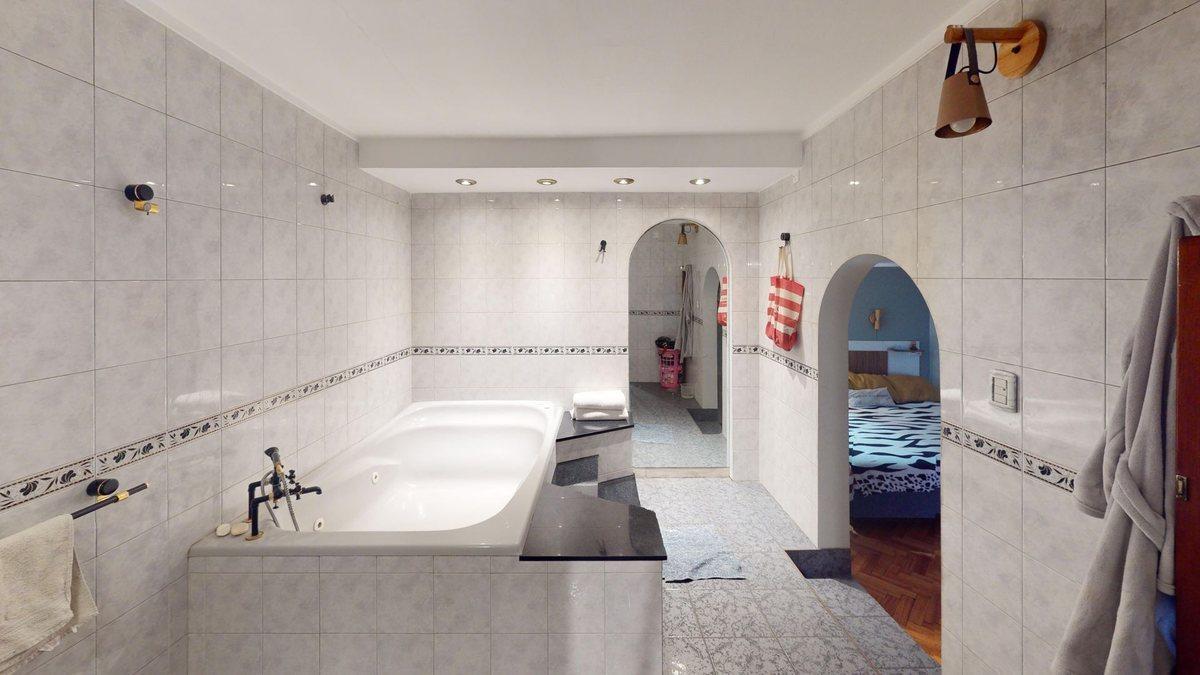 Foto de CASA TRIPLEX en venta con TERRAZA y QUINCHO, imagen 3