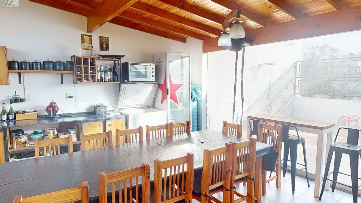 Foto de CASA TRIPLEX en venta con TERRAZA y QUINCHO, imagen 5