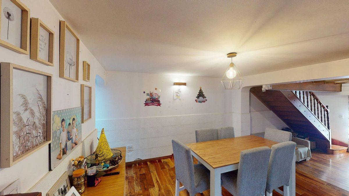 Foto de CASA TRIPLEX en venta con TERRAZA y QUINCHO, imagen 4