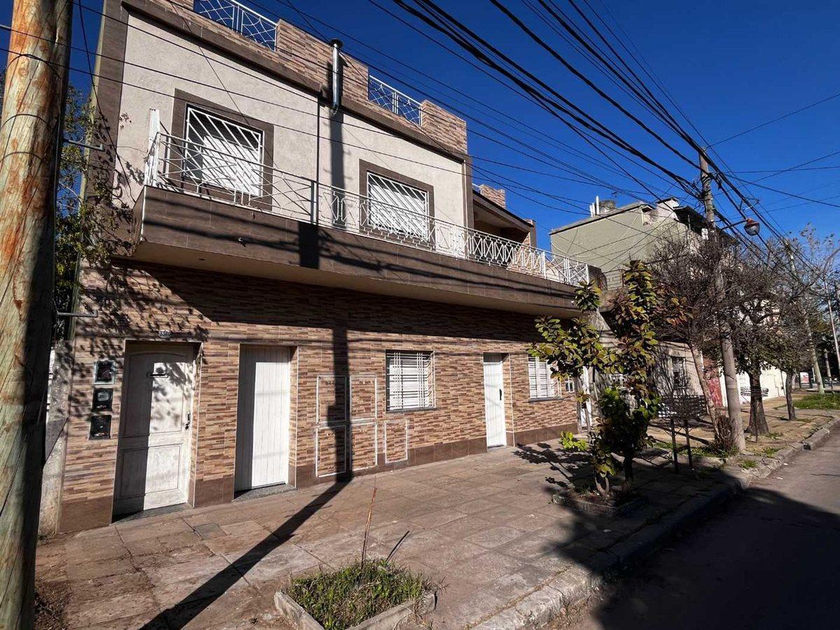 Foto de Venta PH 2 amb al frente PB Apto Crédito Caseros, imagen 1