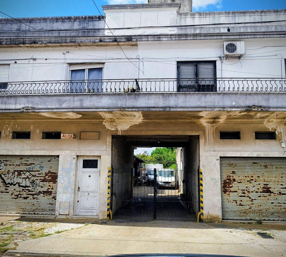 Foto de Venta en block, locales, galpón, garaje y vivienda, imagen 1