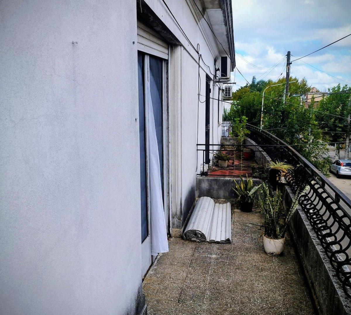 Foto de Venta en block, locales, galpón, garaje y vivienda, imagen 3