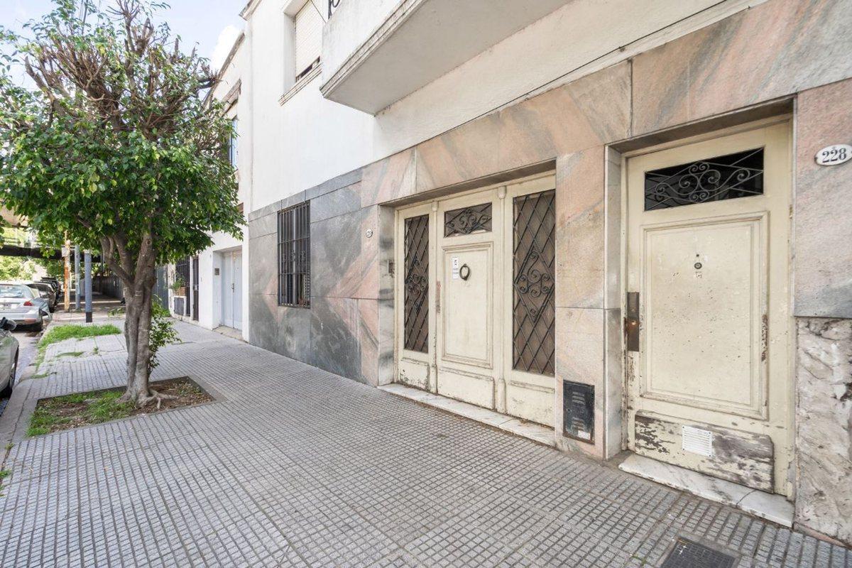Foto de PH 5 AMB VENTA VERSALLES SIN EXPENSAS 2 PISOS, imagen 1