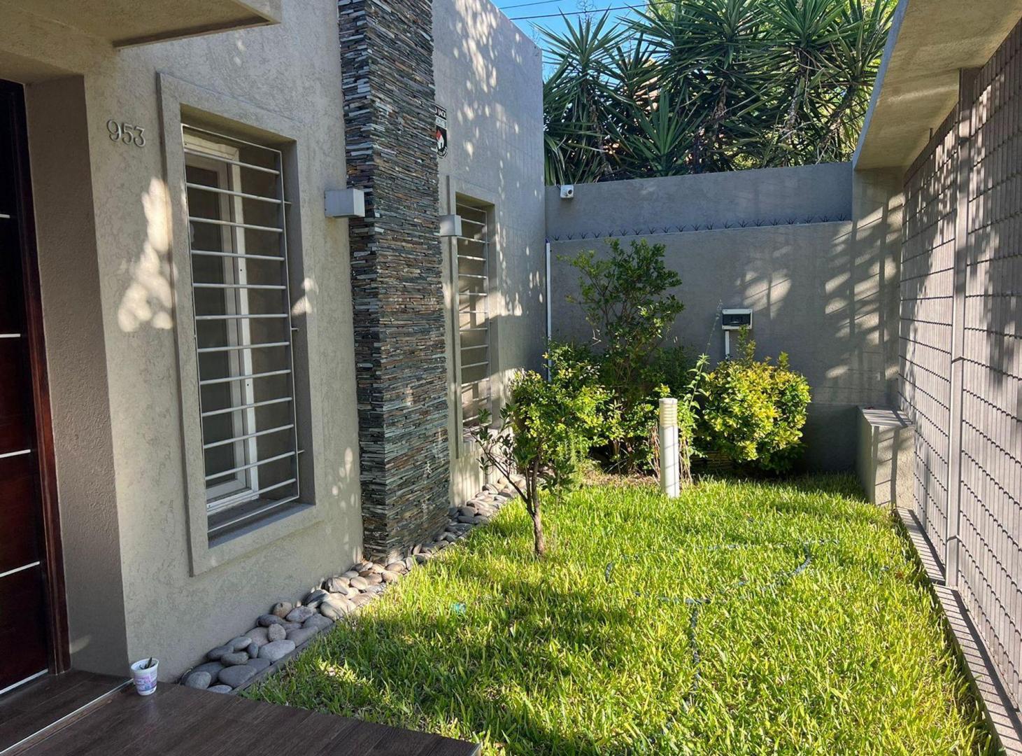Foto de VENTA PH 5AMB EXELENTE COCHERA PATIO CASTELAR NTE, imagen 1