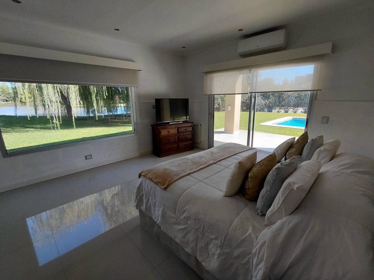 Foto de OPORTUNIDAD – CASA DE 497m2 EN LAS CASUARINAS, imagen 1