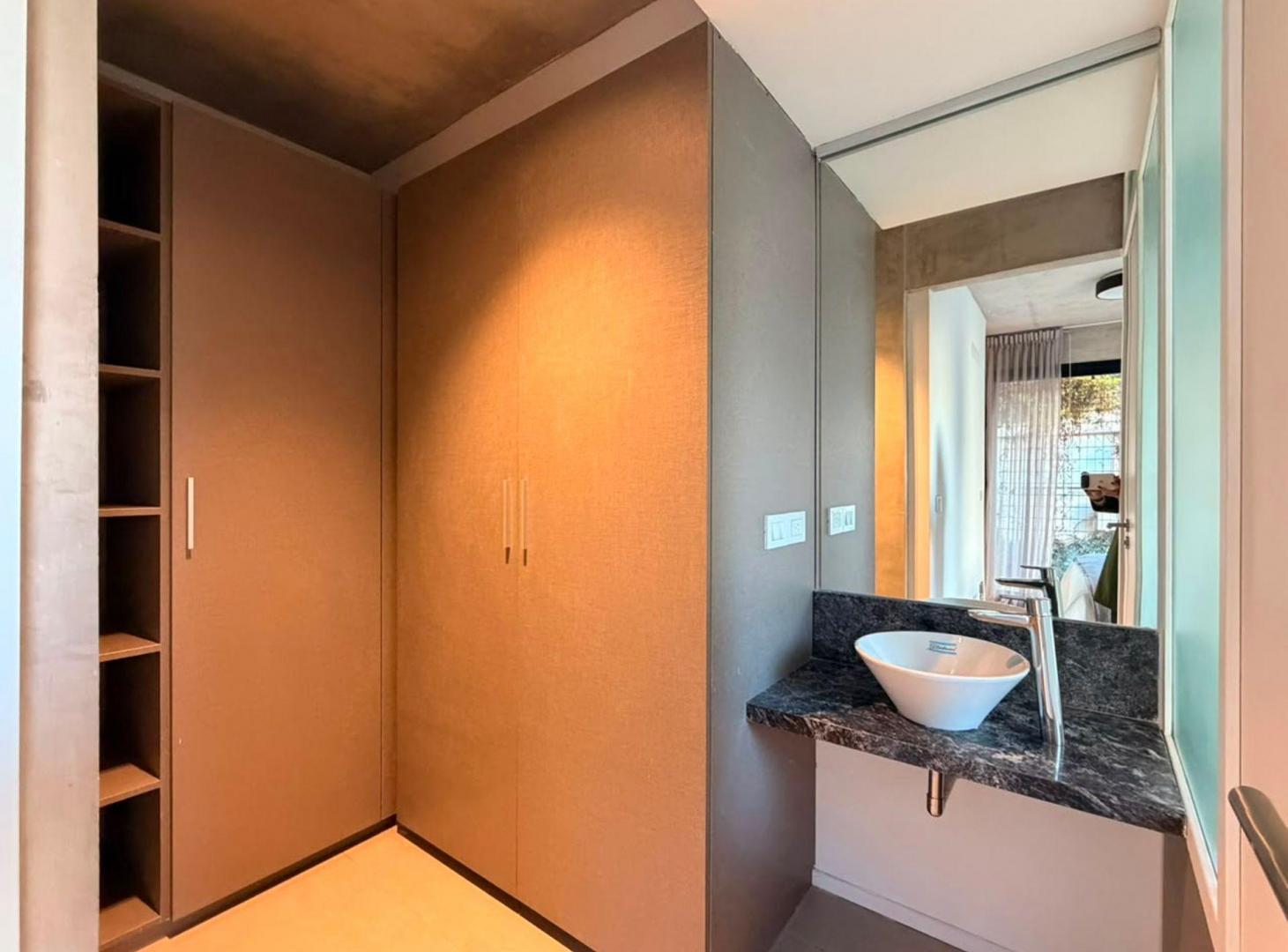 Foto de VENTA A ESTRENAR CON VESTIDOR TOILETTE BELGRANO, imagen 1