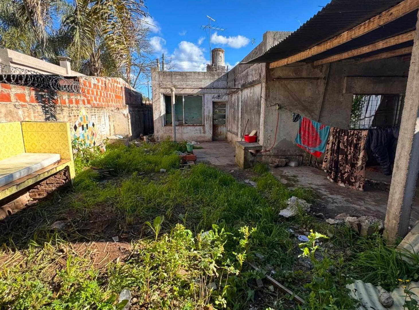 Foto de Casa 3 amb en venta a reciclar en Ituzaingó., imagen 4
