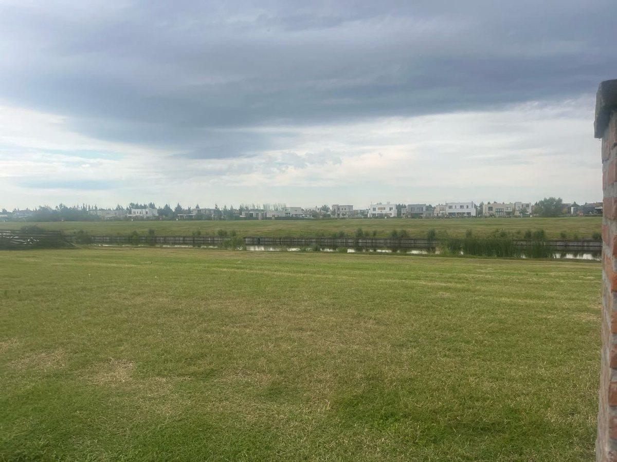 Foto de VENTA LOTE VISTA AL AGUA BARRIO CERRADO EL NAUDIR, imagen 1
