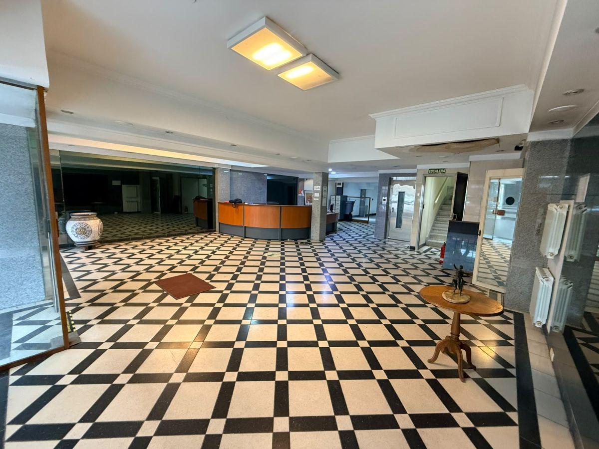 Foto de Edificio de 1200 m² cubierto en alquiler en Caballito ( Ex Clínica), imagen 1