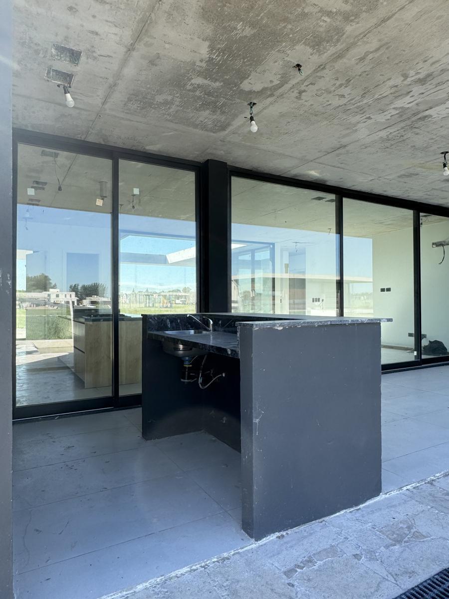 Casa en venta barrio Lares de Canning
