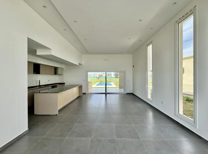 Casa en venta y alquiler barrio San Felipe Canning 4