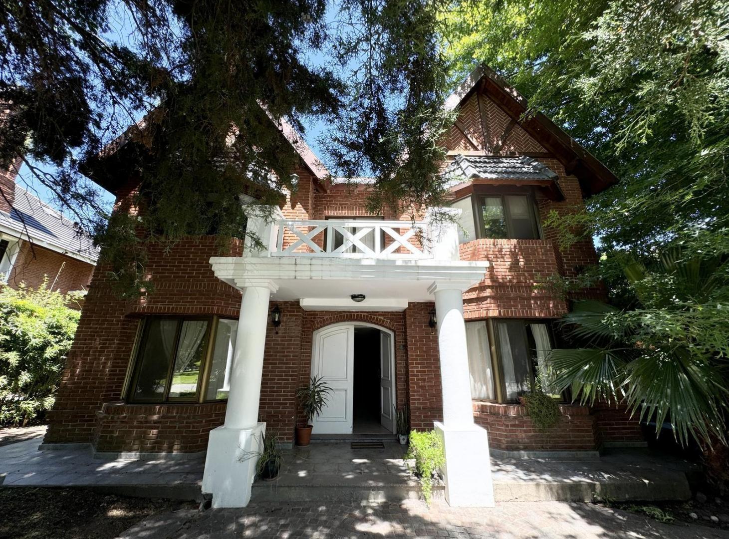 Casa en Alquiler 5 ambientes Saint Thomas Canning