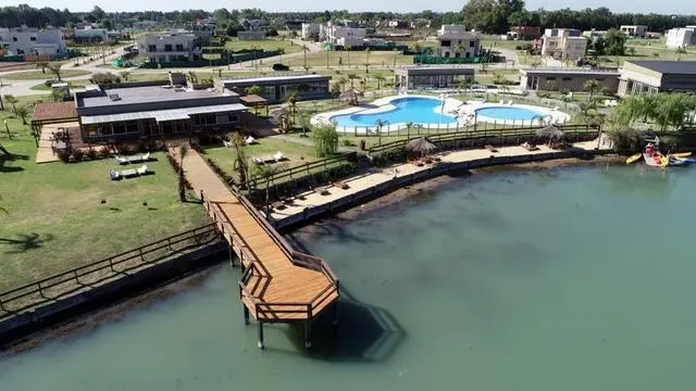 Lote a la laguna en Lagos de Canning 1