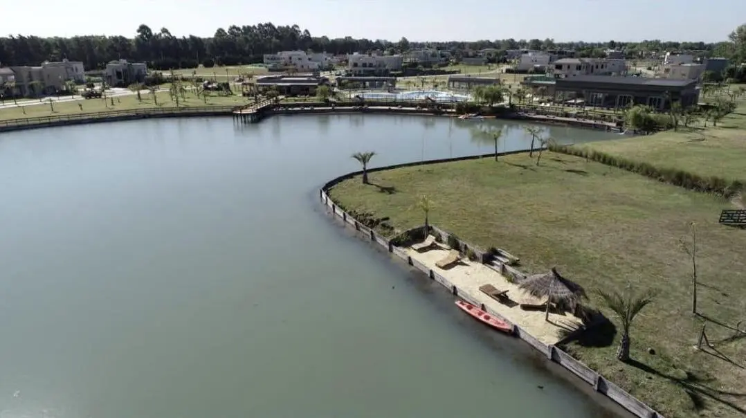 Lote a la laguna en Lagos de Canning 3