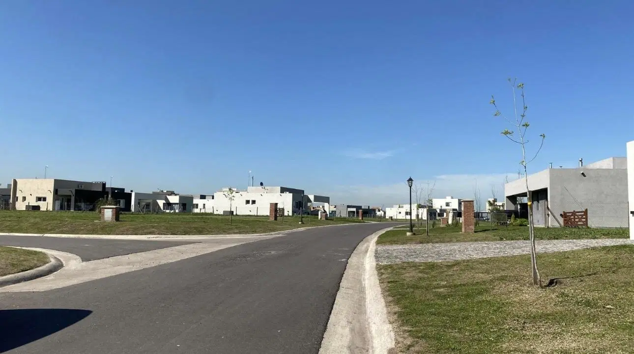 Lote en venta en barrio San Simon Canning 5