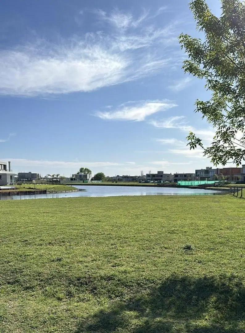 Lote a la laguna en Terralagos Canning 2