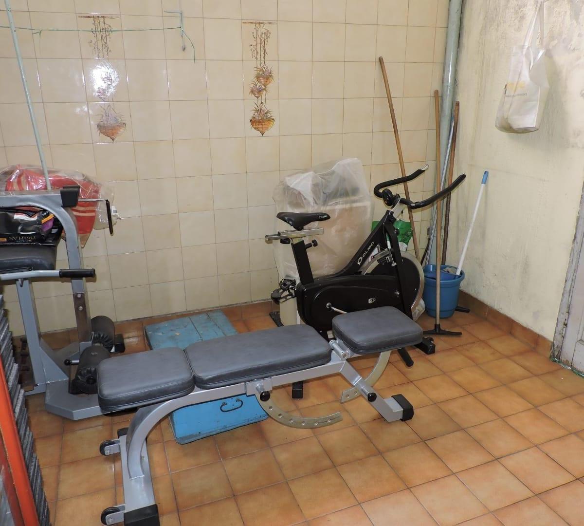 Foto de DPTO. TIPO CASA AL FTE. EN PLANTA BAJA Y 1º PISO 5 AMB. 143M2 TOTALES, imagen 5