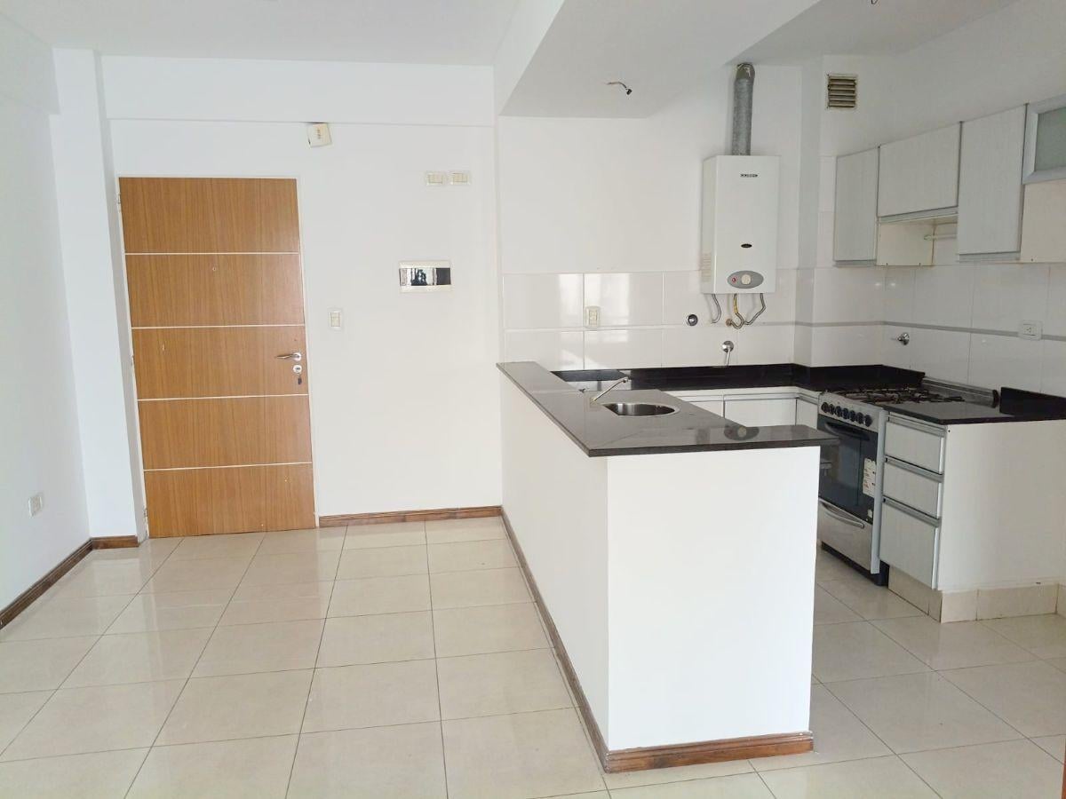 Foto de Dpto. 2 amb c/ Bcón al Fte. 50M2 totales. Apto Profesional. Excelente, imagen 3