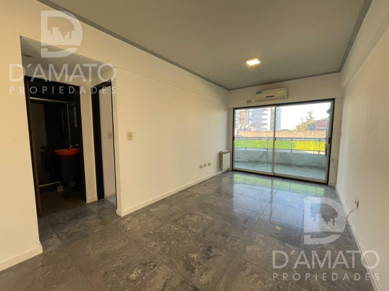 Foto de Amplio y luminoso departamento 2 ambiente con gran balcón al, imagen 1