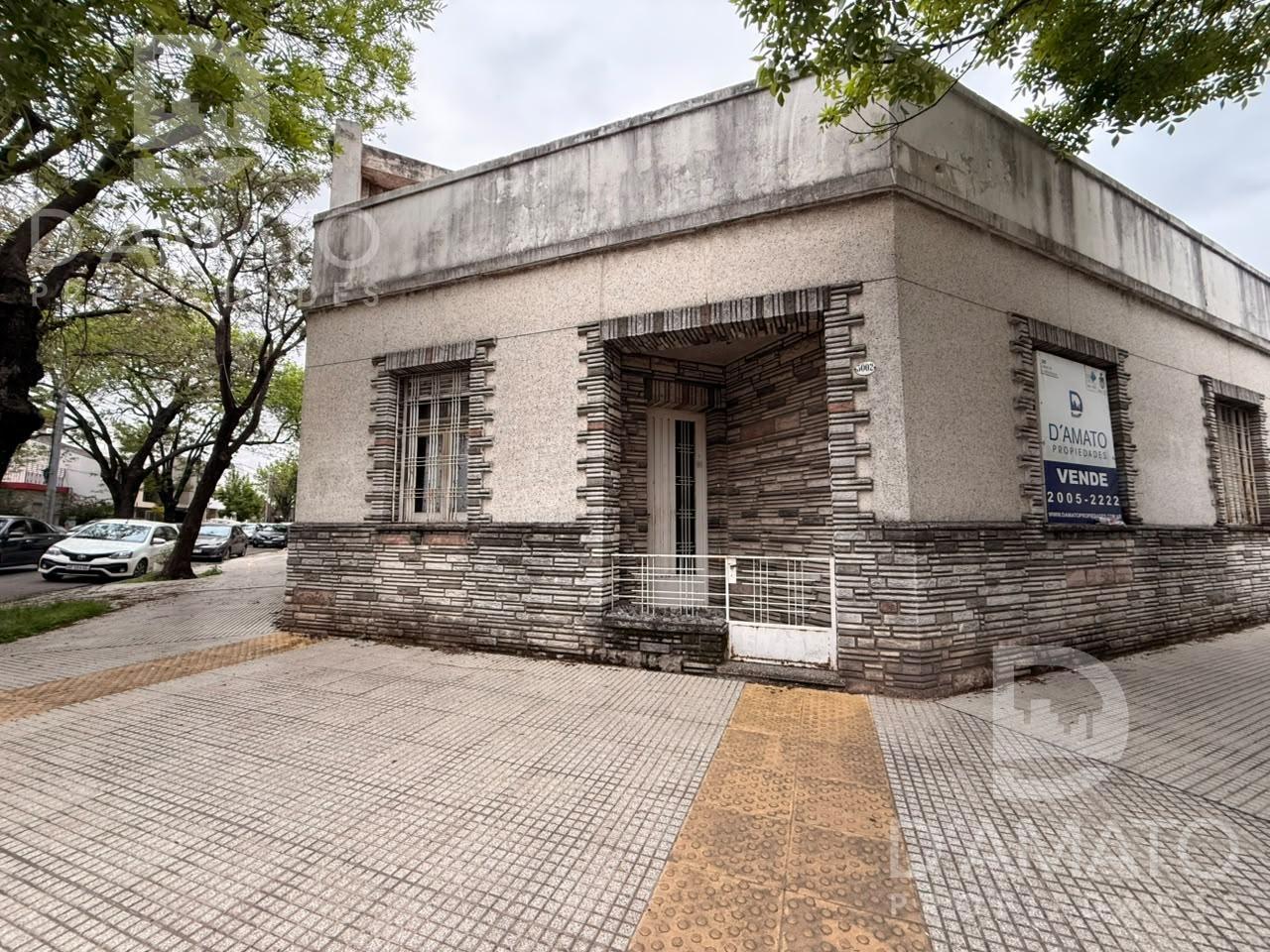 Foto de Casa en Esquina a Refaccionar con 150 m² · Segurola al 3000 · Villa, imagen 1