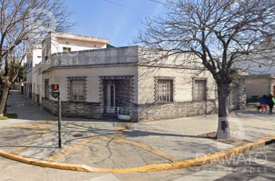 Foto de Casa en Esquina a Refaccionar con 150 m² · Segurola al 3000 · Villa, imagen 2