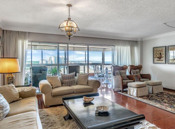 Venta apto con vista al mar 4 dormitorios 3