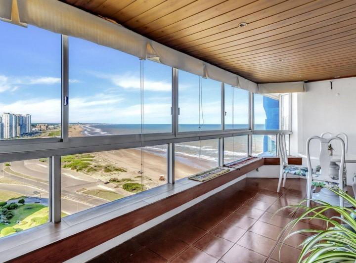 Venta apto con vista al mar 4 dormitorios 4