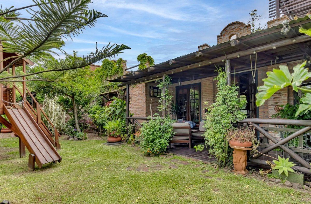 Casa en Alquiler en Playa Hermosa con Piscina