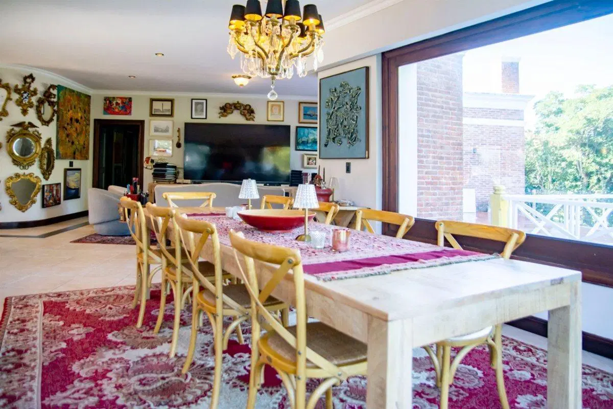 Casa en Venta de 8 ambientes en barrio Golf 3